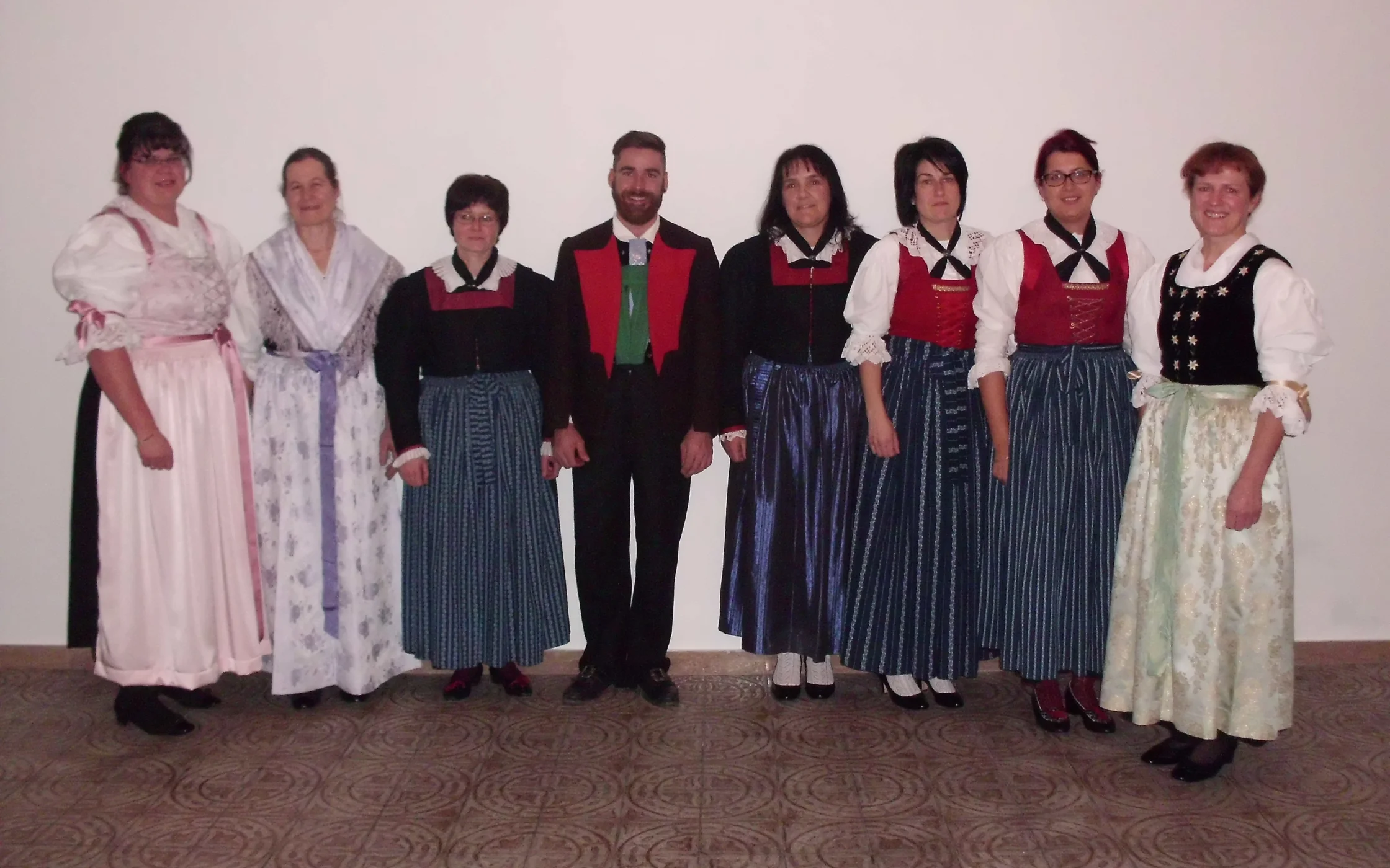 Trachtenkurs 2015.jpg